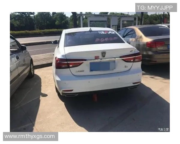 菲亚特足球盛宴:激情与速度的完美结合,感受赛场上的无限魅力 菲亚特足球盛宴:激情与速度的完美结合,感受赛场上的无限魅力