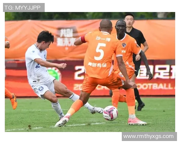 足球小腰的魅力与技巧解析如何在比赛中发挥其独特作用